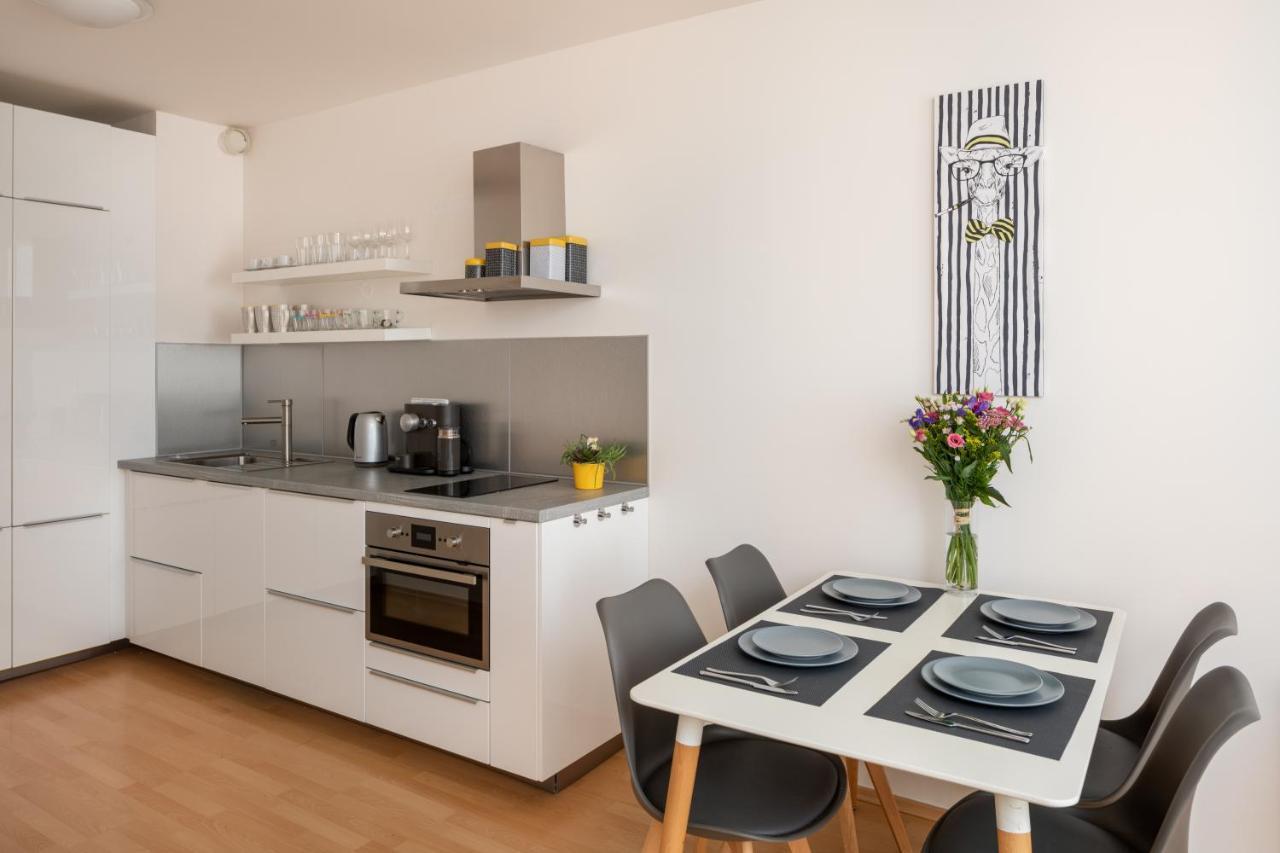 Sunny Apartment In Modrany By Prague Days Bagian luar foto